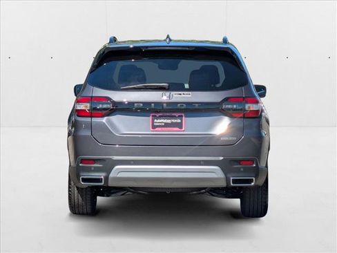 New 2025 Honda Pilot Touring image 8