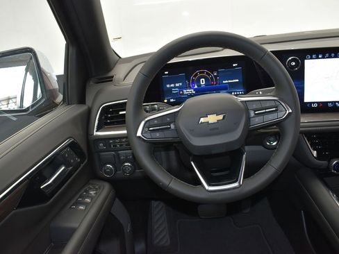 New 2025 Chevrolet Suburban Premier image 30