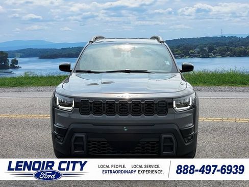 Used 2026 Jeep Cherokee Laredo AWD/4WD image 8