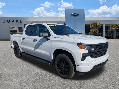 Used 2024 Chevrolet Silverado 1500 Custom image 2
