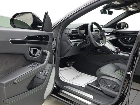 Used 2020 Lamborghini Urus image 51