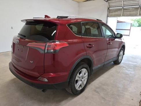 Used 2018 Toyota RAV4 LE FWD image 7