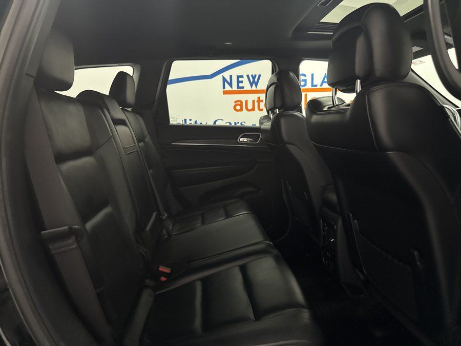 Used 2018 Jeep Grand Cherokee Laredo AWD/4WD image 13