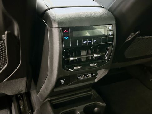 Used 2023 Jeep Grand Cherokee L Laredo image 28