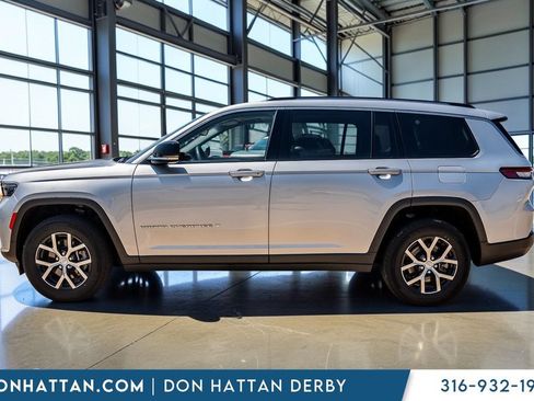 Used 2023 Jeep Grand Cherokee L Limited w/ Trailer Tow Group (B) AWD/4WD image 2