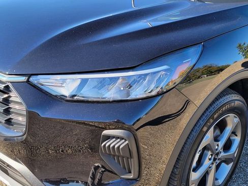 Used 2025 Ford Escape ST-Line image 13