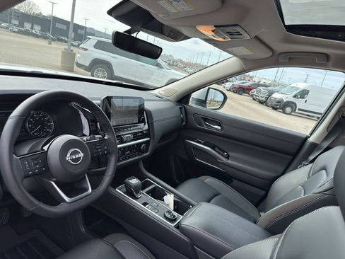 Certified 2025 Nissan Pathfinder SL w/ SL Premium Package image 25