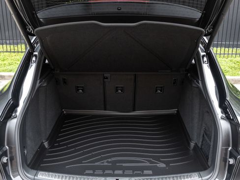 Certified 2026 Porsche Macan AWD/4WD image 30