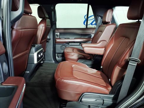 Used 2023 Ford Expedition Limited image 8