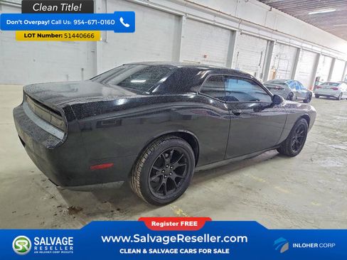 Used 2013 Dodge Challenger SXT RWD image 4