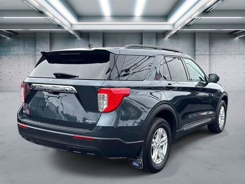 Used 2023 Ford Explorer XLT AWD/4WD image 4