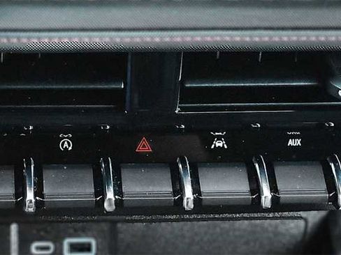 Used 2024 Chevrolet Colorado Z71 w/ Z71 Convenience Package 2 image 23