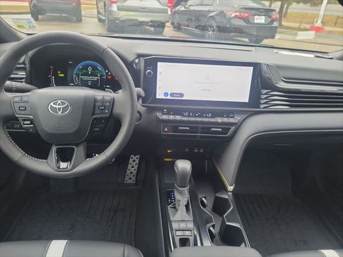 Certified 2025 Toyota Camry SE image 17