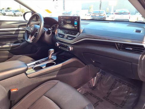 Used 2023 Nissan Altima 2.5 SV w/ SV Premium Package image 22