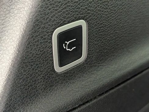 Used 2025 Chrysler Pacifica Select FWD image 29
