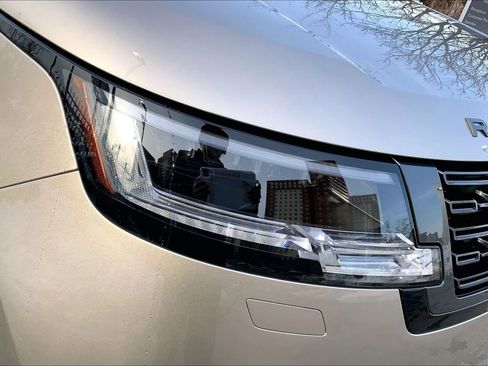 New 2026 Land Rover Range Rover Long Wheelbase SE image 13