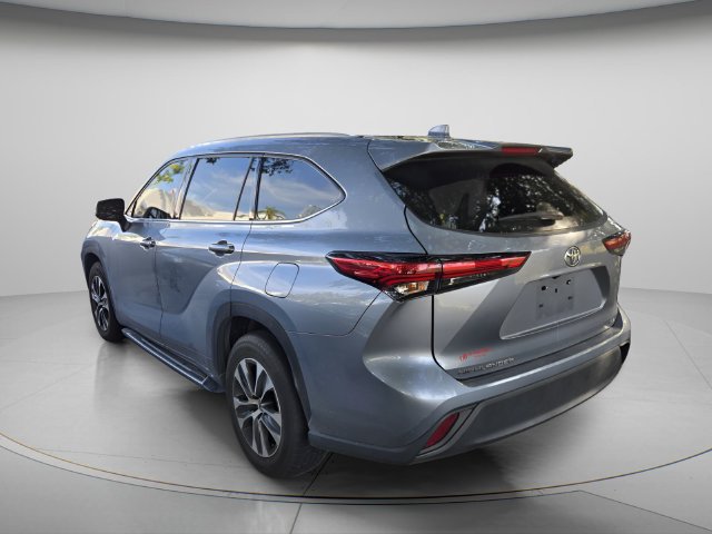 Used 2022 Toyota Highlander XLE FWD image 7