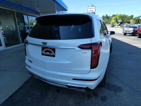 Used 2021 Cadillac XT6 Premium Luxury image 3