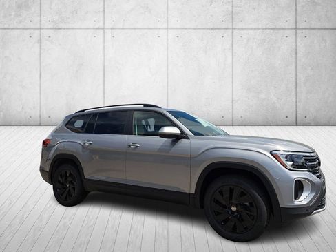 New 2026 Volkswagen Atlas SE image 3