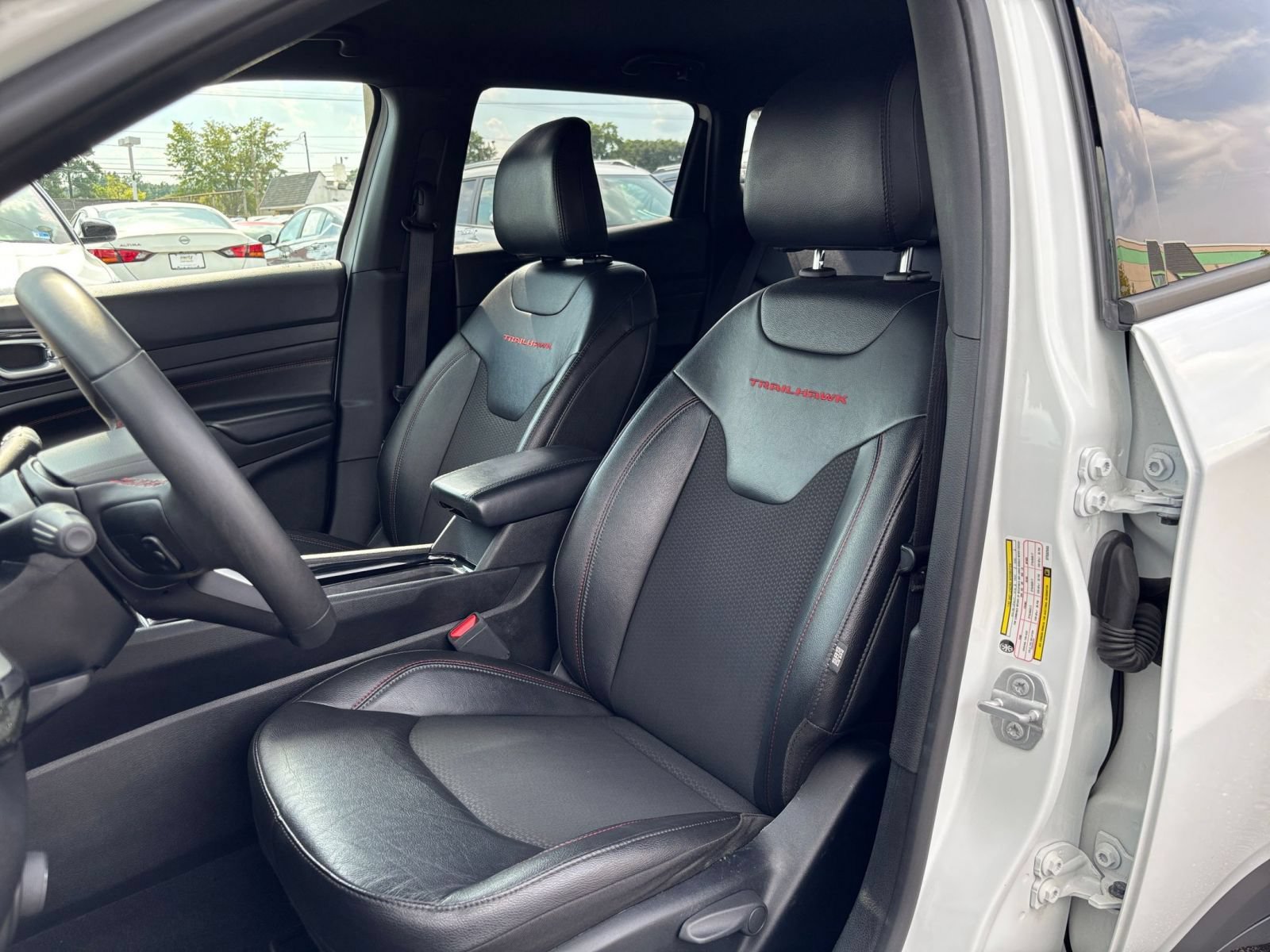 Used 2025 Jeep Compass Trailhawk AWD/4WD image 35