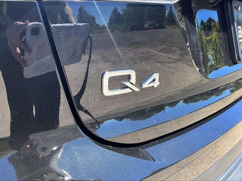 Used 2022 Audi Q4 e-tron Premium Plus AWD/4WD image 32