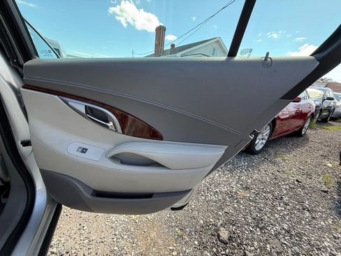 Used 2010 Buick LaCrosse CX image 28