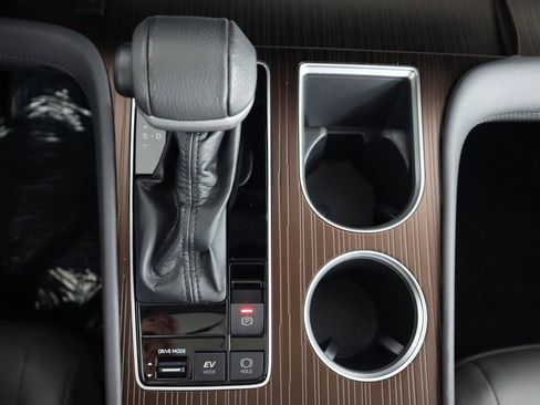 Used 2023 Toyota Sienna XLE image 28