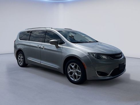 Used 2019 Chrysler Pacifica Touring-L w/ Advanced Safetytec Group FWD image 7