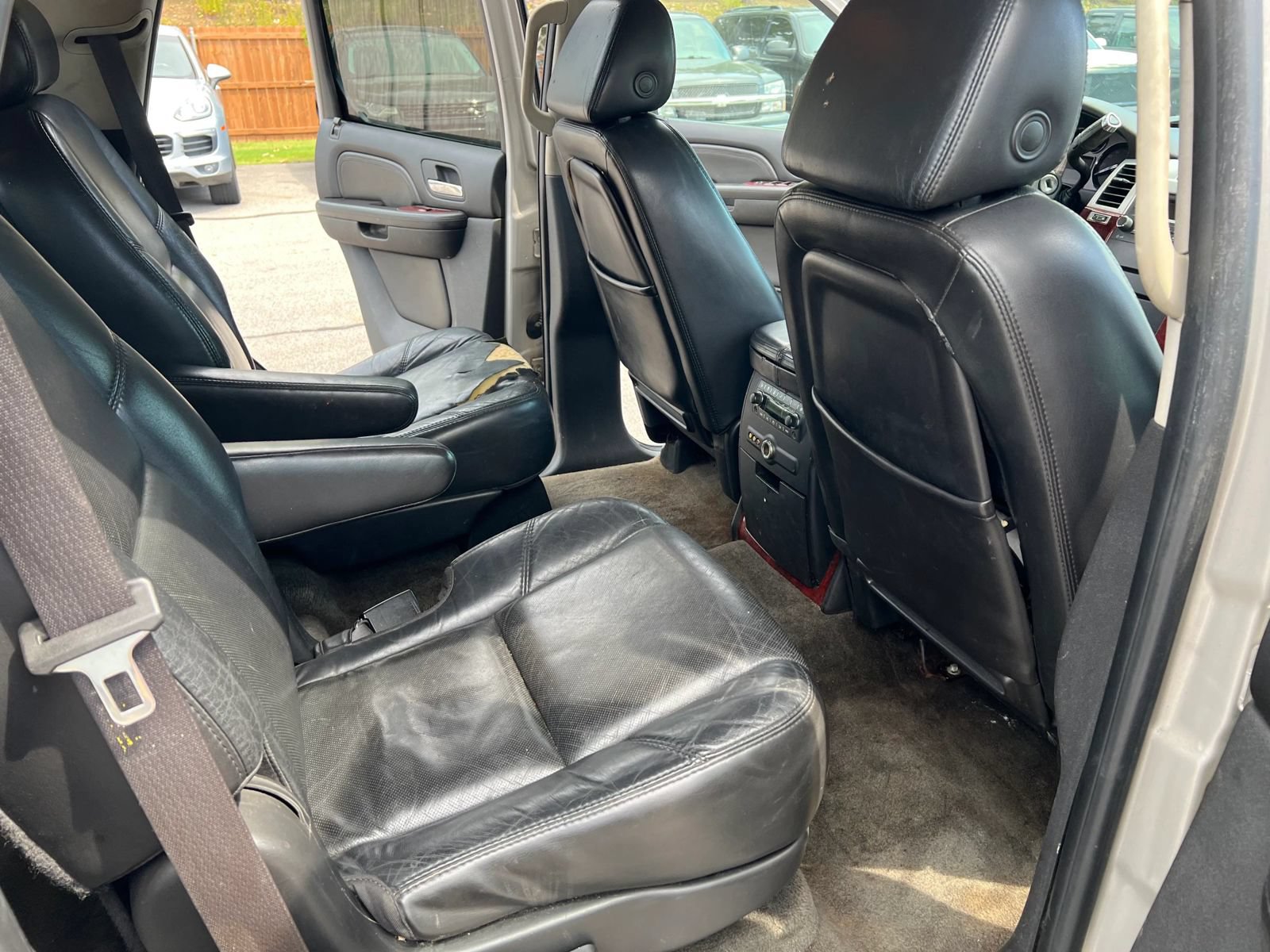 Used 2007 Cadillac Escalade AWD w/ Climate Package image 18
