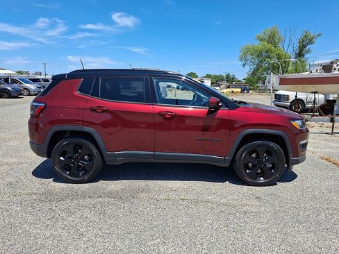 Used 2021 Jeep Compass Latitude w/ Sun and Sound Group AWD/4WD image 13