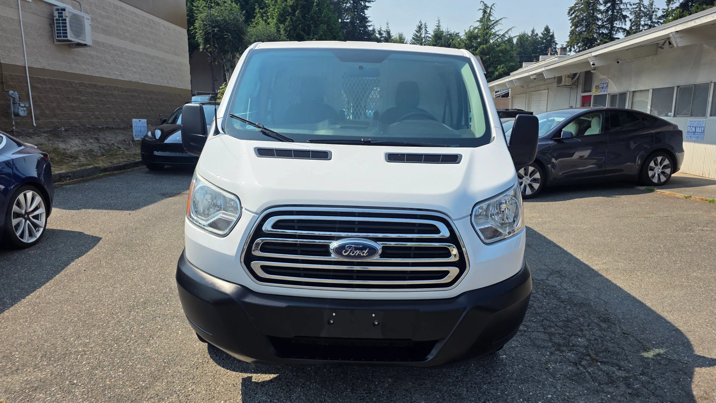Used 2015 Ford Transit 250 130 Low Roof w/ Exterior Upgrade Package RWD image 3