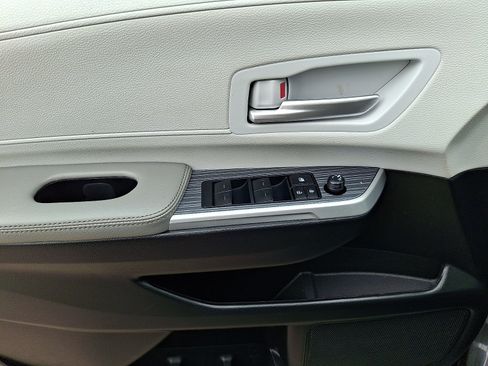 Certified 2025 Toyota Sienna XLE FWD image 12