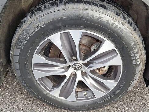 Used 2020 Toyota Highlander XLE image 9