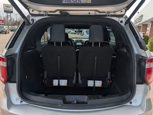 Used 2017 Ford Explorer XLT w/ Equipment Group 202A image 20