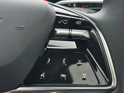 New 2025 Cadillac Optiq Luxury 2 image 33