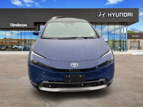 Used 2025 Toyota Prius XLE FWD image 2