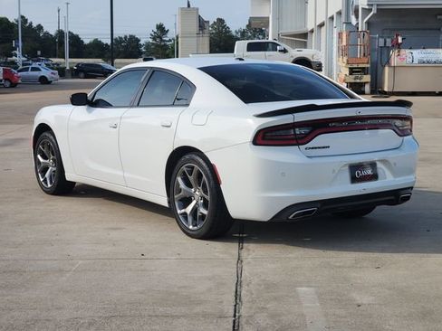 Used 2019 Dodge Charger SXT w/ Blacktop Package RWD image 5