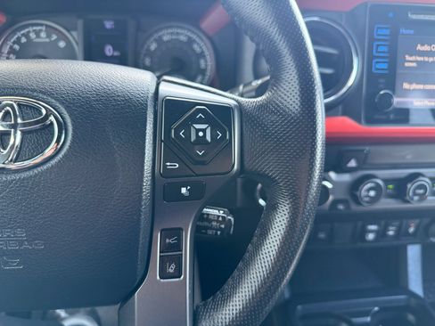 Used 2019 Toyota Tacoma TRD Sport AWD/4WD image 18
