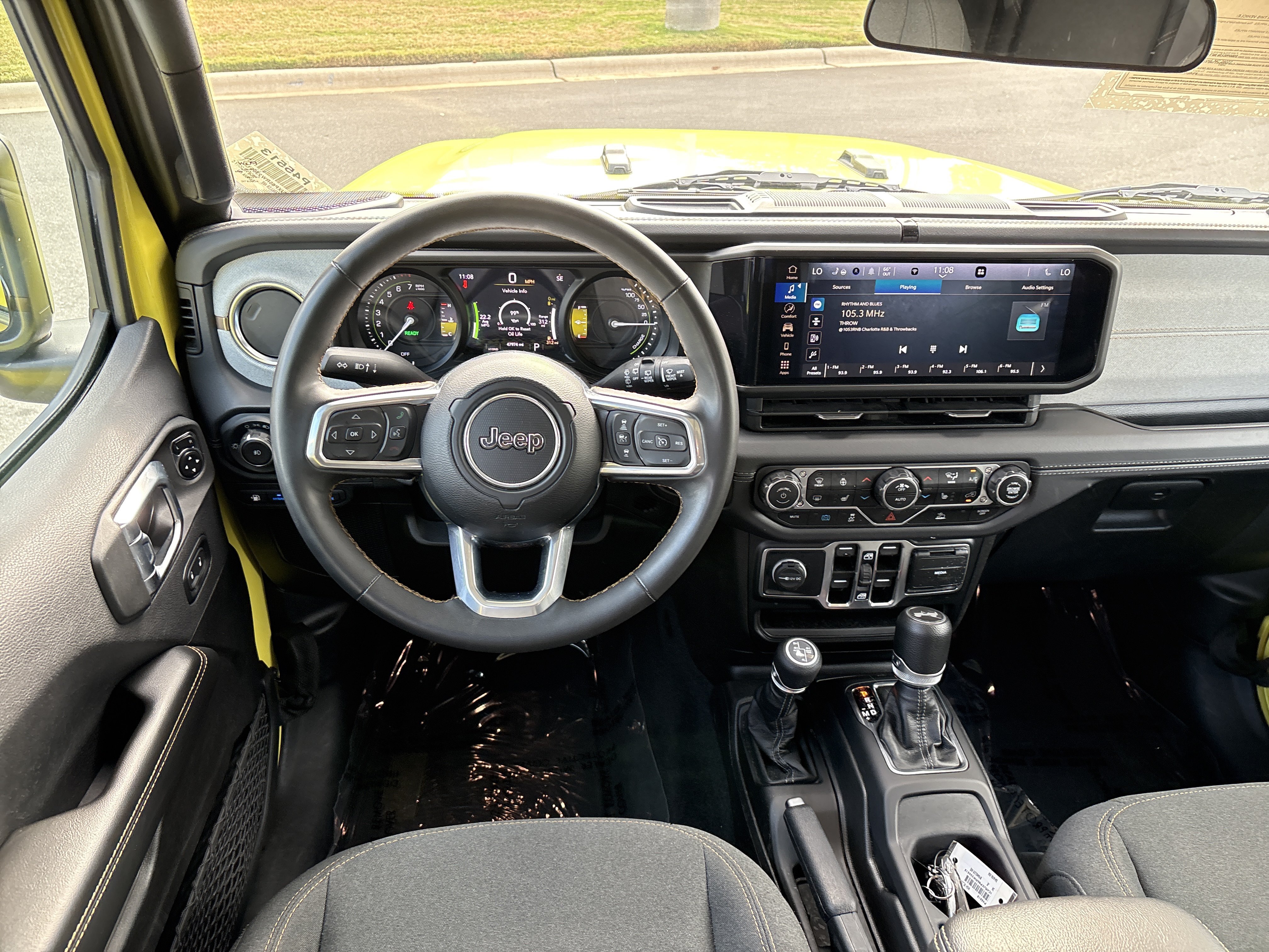 Used 2024 Jeep Wrangler Unlimited Sahara AWD/4WD image 19