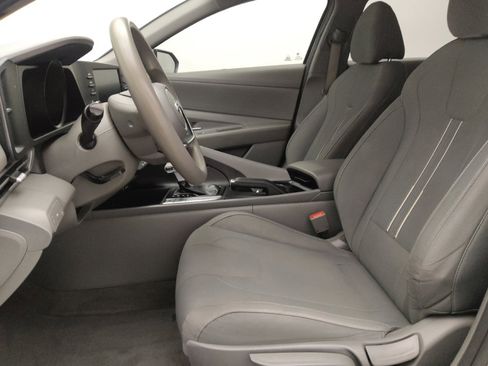 Used 2022 Hyundai Elantra SEL image 17