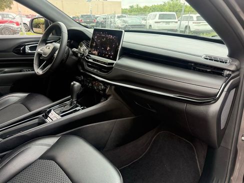 Certified 2022 Jeep Compass Altitude image 34