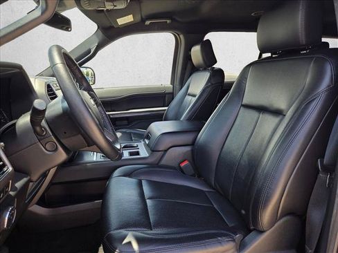 Used 2019 Ford Expedition XLT w/ Equipment Group 202A RWD image 16