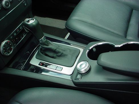 Used 2010 Mercedes-Benz GLK 350 4MATIC image 18