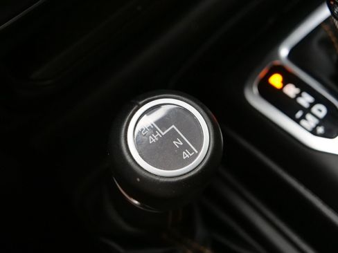 Used 2023 Jeep Gladiator Overland AWD/4WD image 15