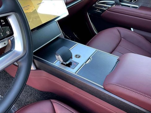 New 2026 Land Rover Range Rover SE image 11