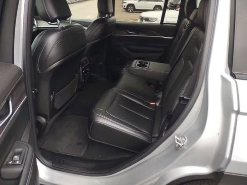 Used 2025 Jeep Grand Cherokee Limited w/ Trailer Tow Package AWD/4WD image 7