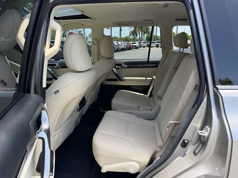 Used 2023 Lexus GX 460 Premium w/ Accessory Package AWD/4WD image 12