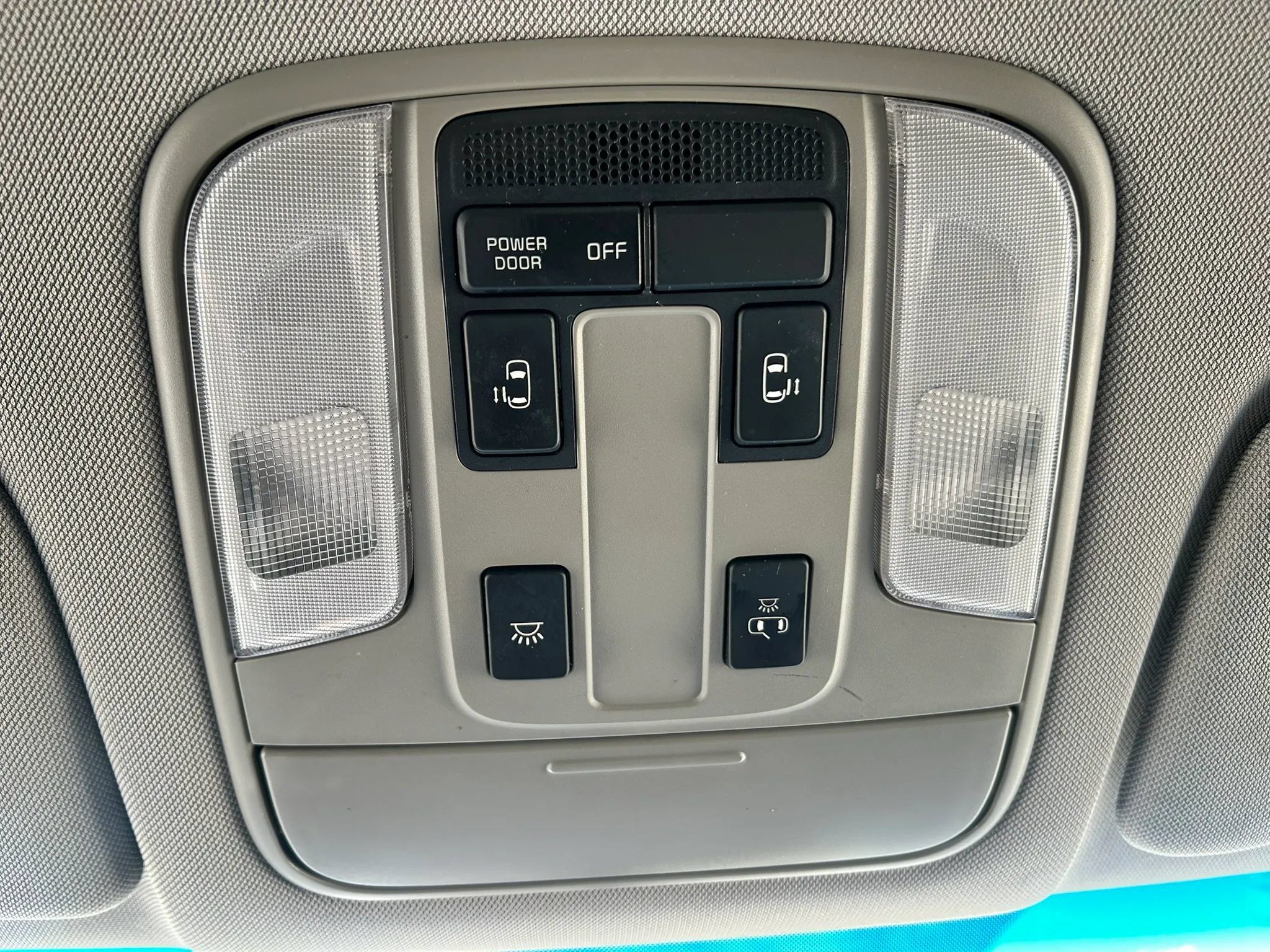 Used 2017 Kia Sedona LX w/ LX Essentials Premium Package FWD image 28