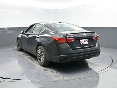 Used 2024 Nissan Altima 2.5 SV image 8