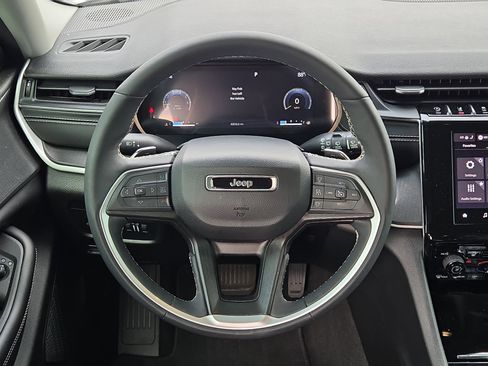 Used 2023 Jeep Grand Cherokee L Laredo w/ Luxury Tech Group I image 18